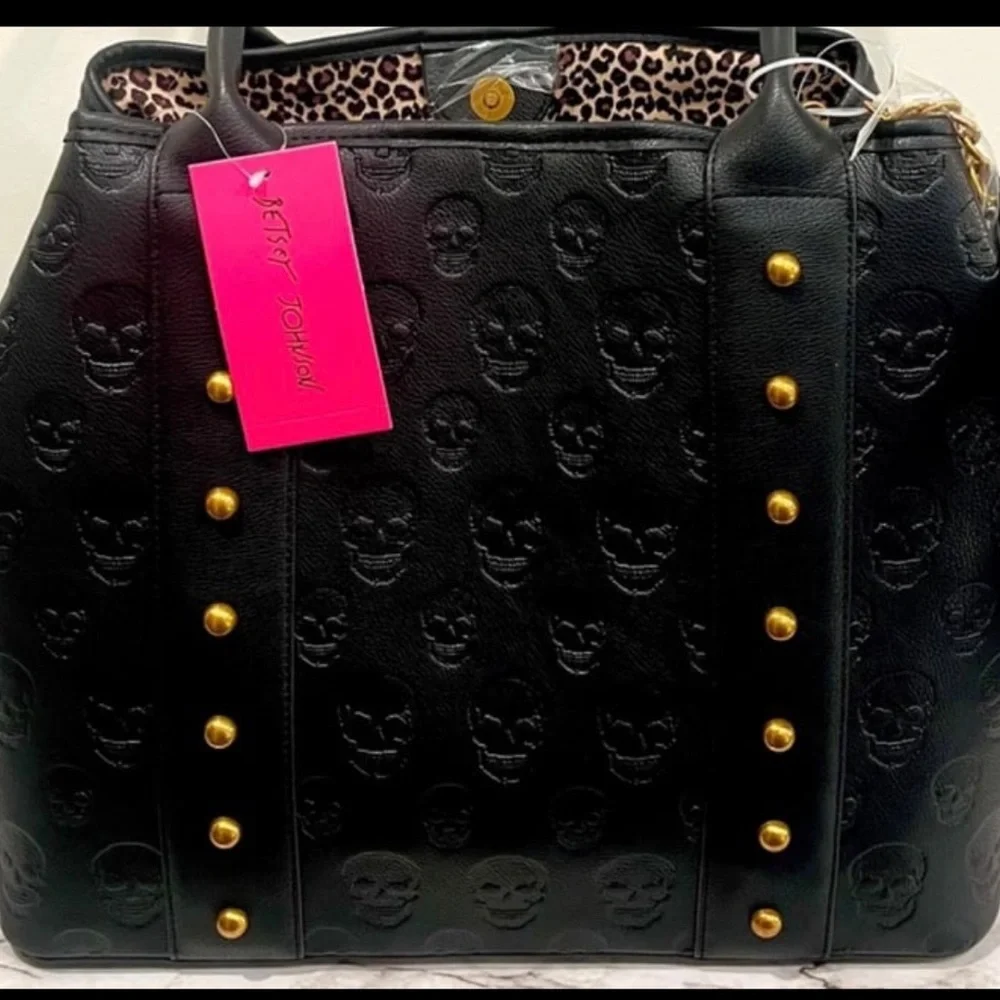 Betsey Johnson Studded Skull Tote bag w/ Charm and wristlet - Picture 6 of 14